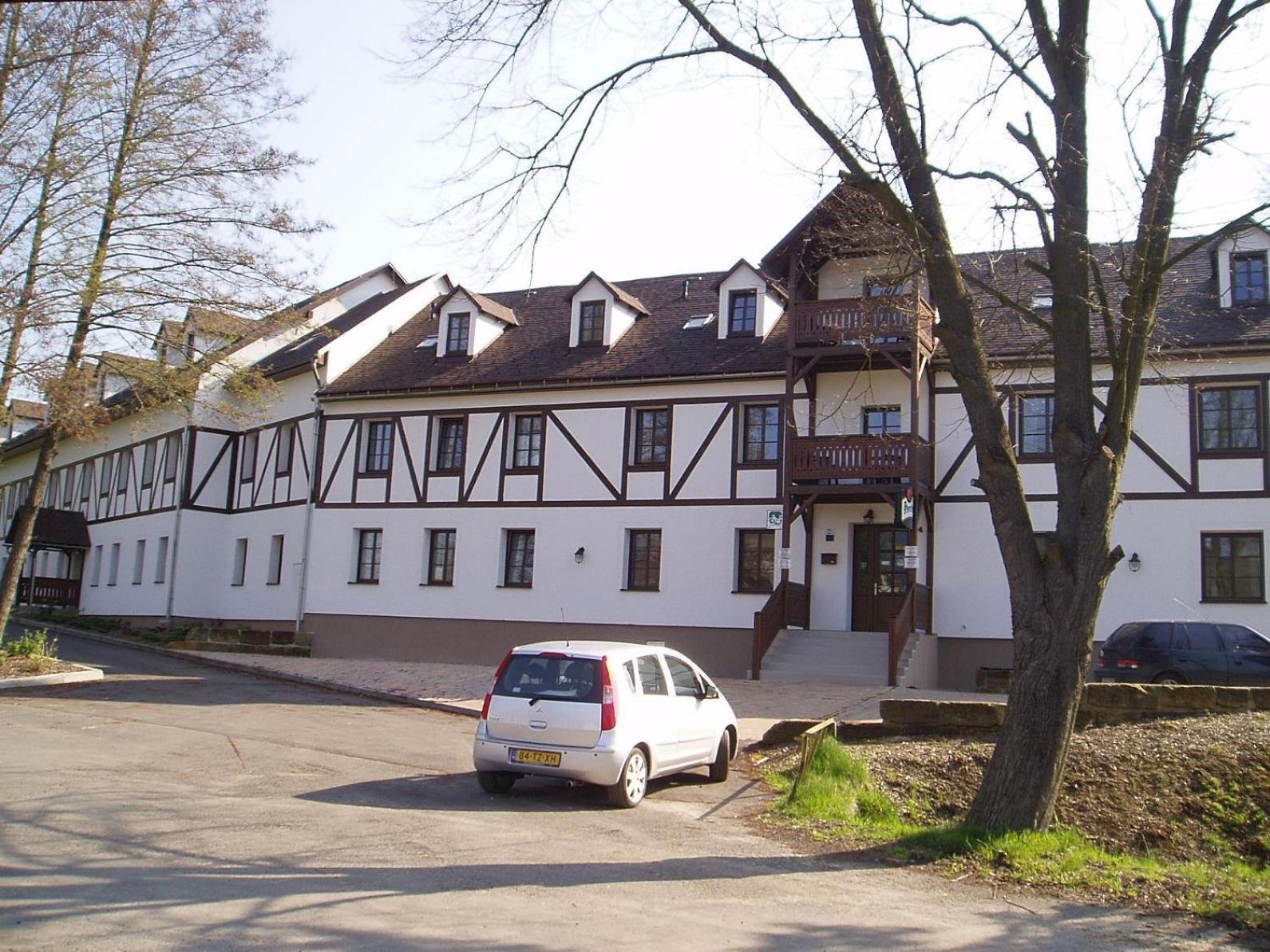 Restaurace A Penzion Ceska Hospoda Hermanice  Exterior photo