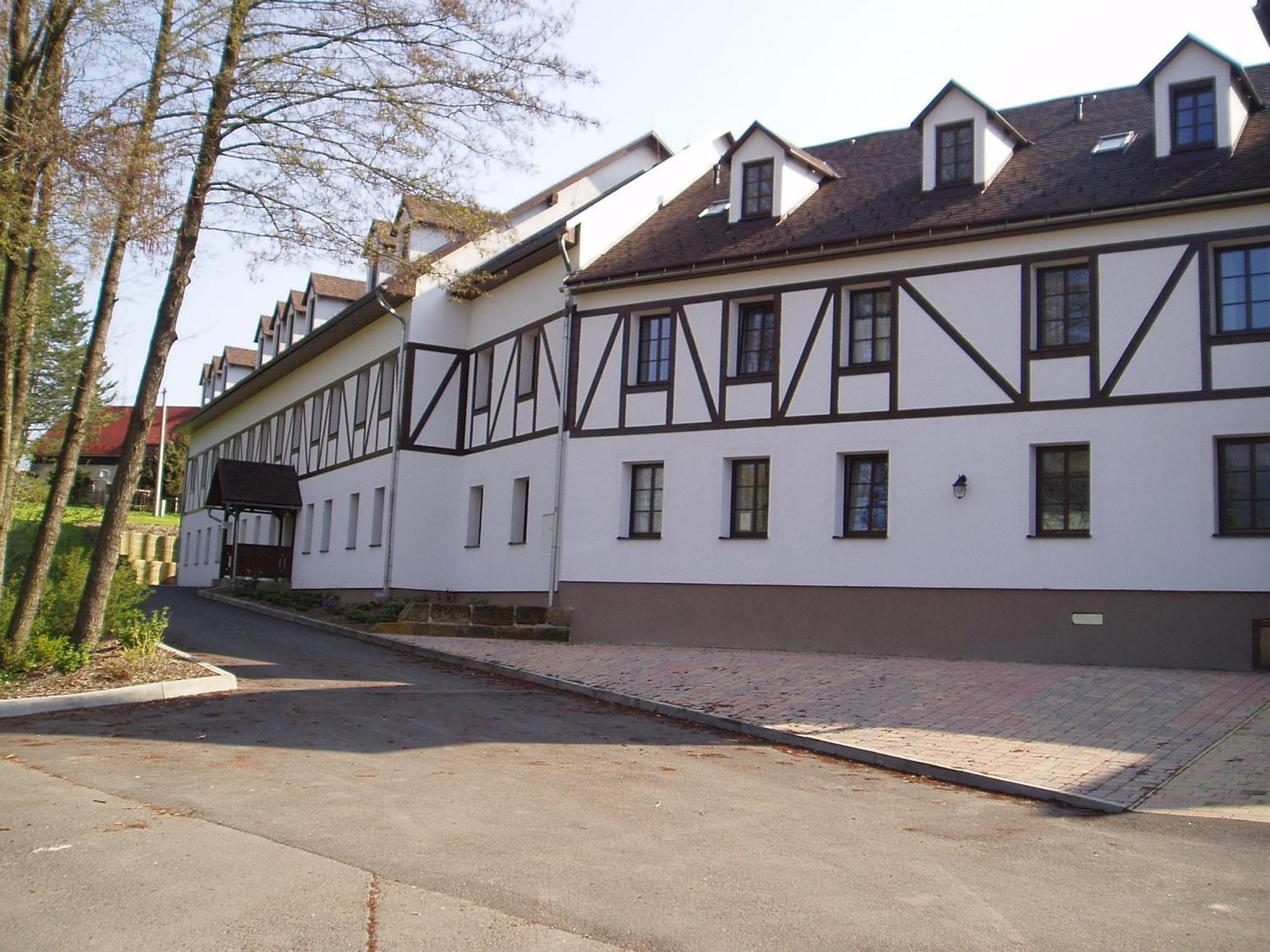 Restaurace A Penzion Ceska Hospoda Hermanice  Exterior photo